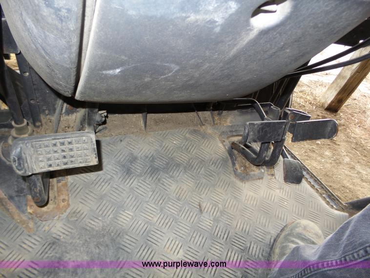 image for item J8920 2001 Valtra 700 MFWD tractor