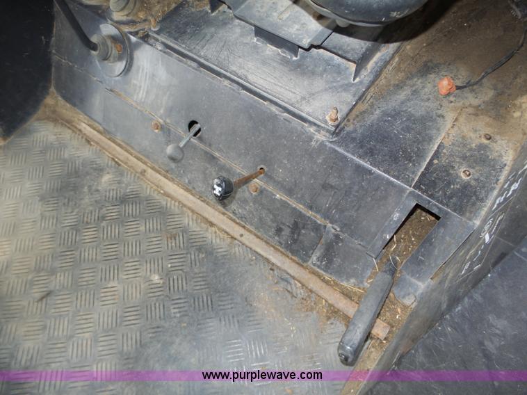 image for item J8920 2001 Valtra 700 MFWD tractor