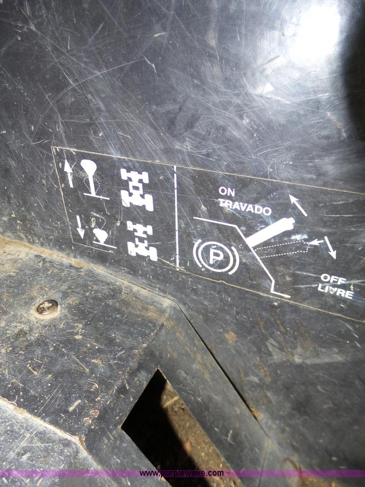 image for item J8920 2001 Valtra 700 MFWD tractor