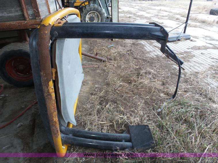 image for item J8920 2001 Valtra 700 MFWD tractor