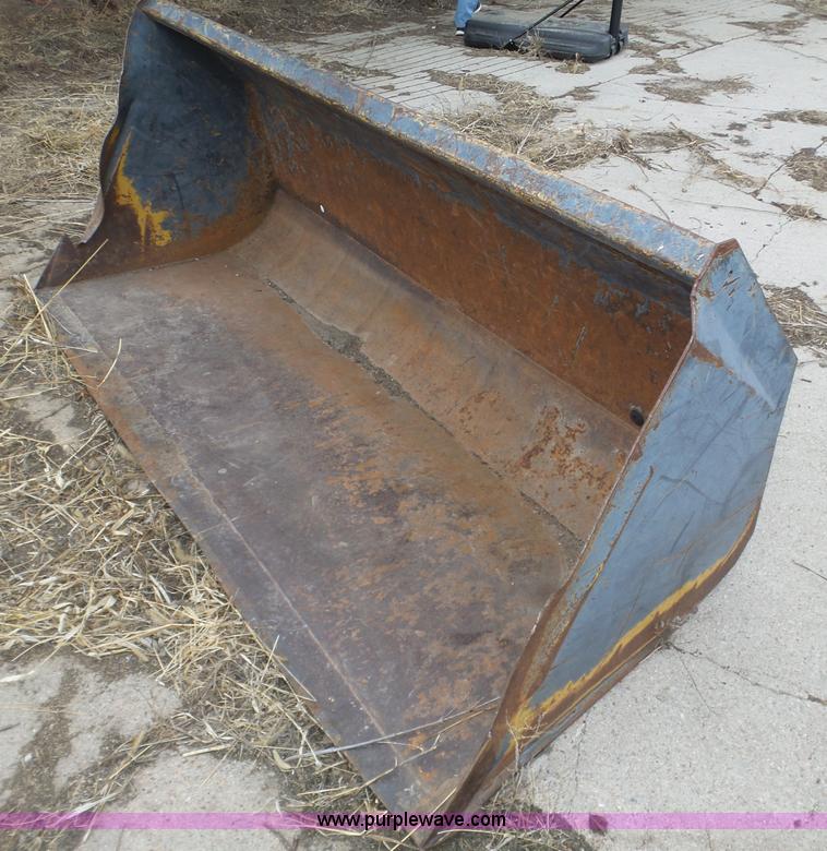 image for item J8920 2001 Valtra 700 MFWD tractor