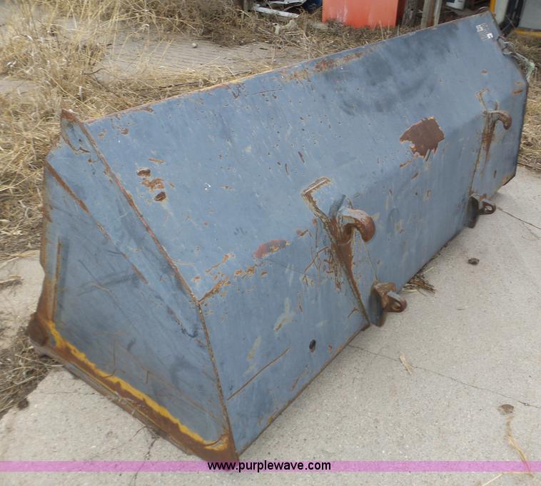 image for item J8920 2001 Valtra 700 MFWD tractor