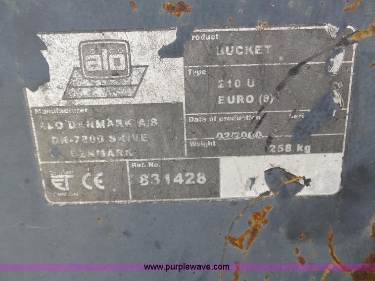 image for item J8920 2001 Valtra 700 MFWD tractor