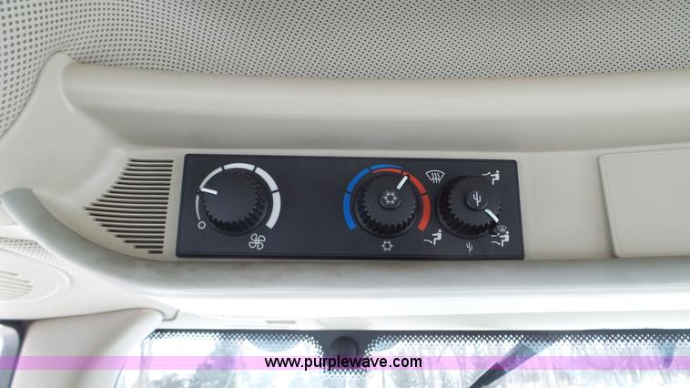 image for item K3492 2009 John Deere 7430 Premium MFWD tractor