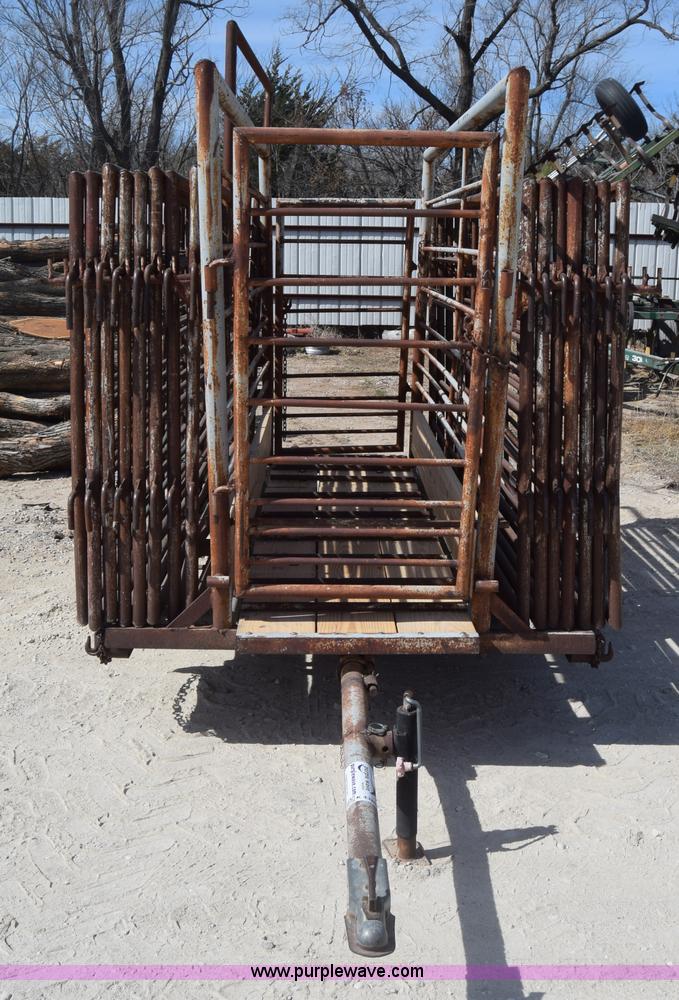 Portable livestock chute in Lyons, KS Item K4326 sold Purple Wave