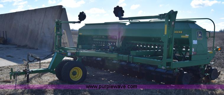 image for item K4422 John Deere 1560 grain drill