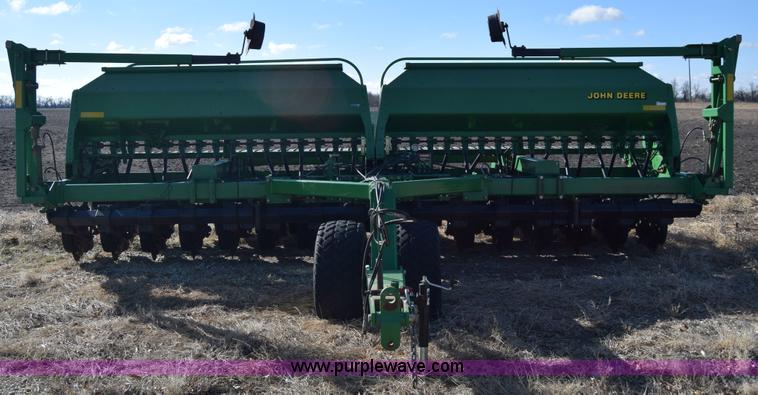 image for item K4422 John Deere 1560 grain drill