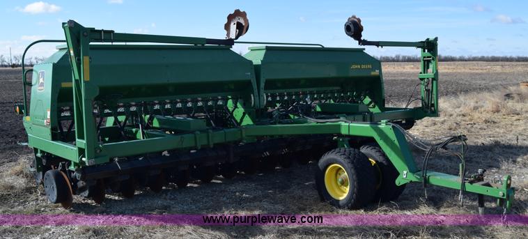 image for item K4422 John Deere 1560 grain drill