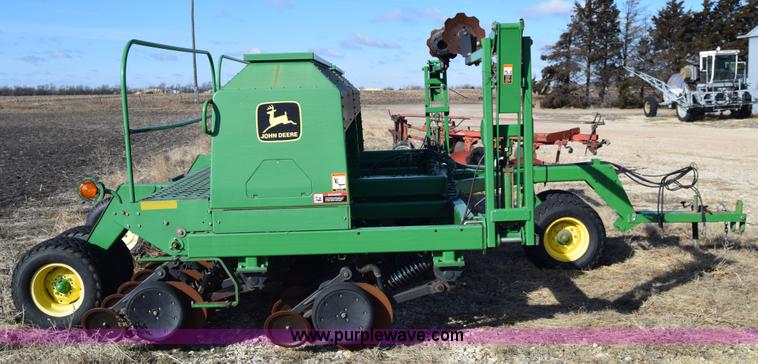 image for item K4422 John Deere 1560 grain drill