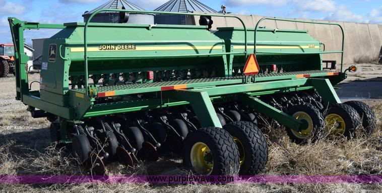 image for item K4422 John Deere 1560 grain drill