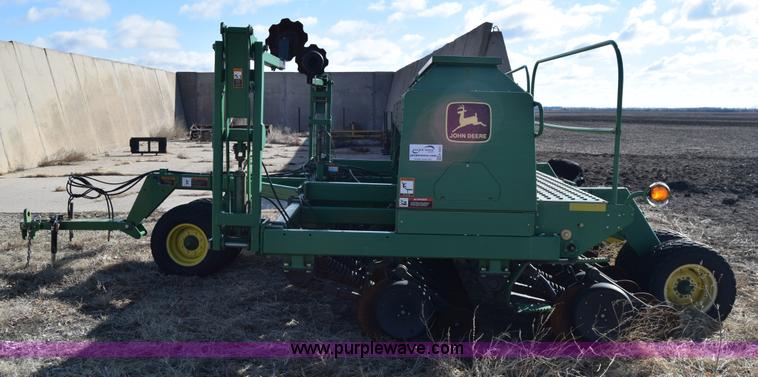 image for item K4422 John Deere 1560 grain drill