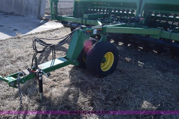image for item K4422 John Deere 1560 grain drill