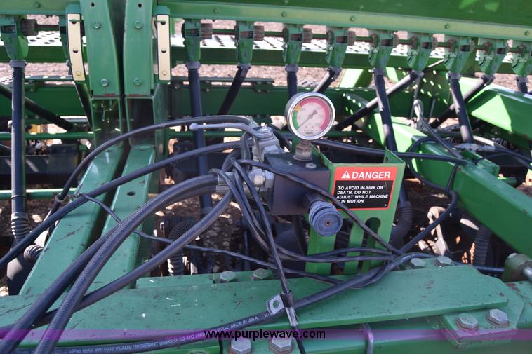 image for item K4422 John Deere 1560 grain drill