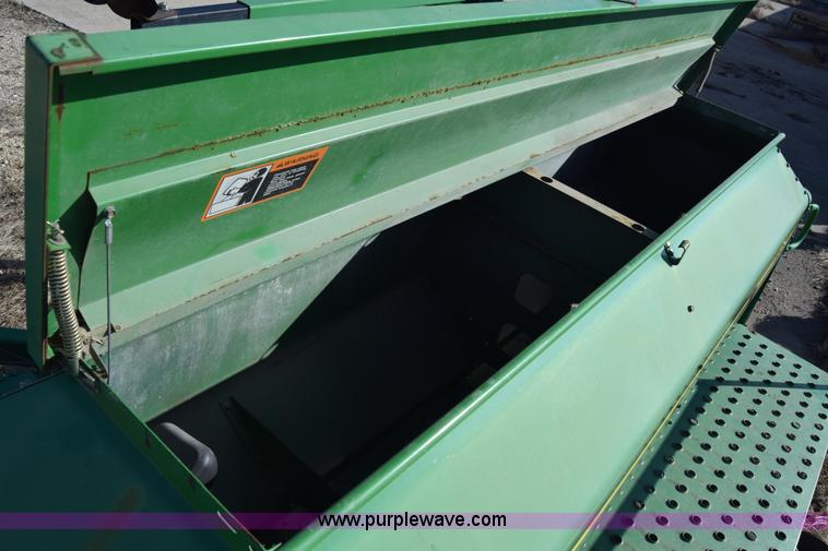 image for item K4422 John Deere 1560 grain drill