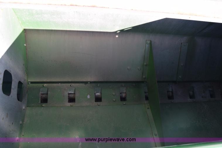 image for item K4422 John Deere 1560 grain drill
