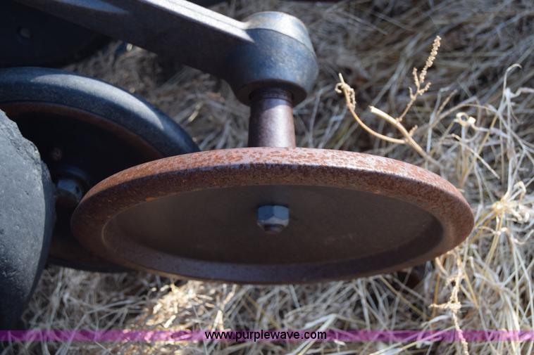 image for item K4422 John Deere 1560 grain drill