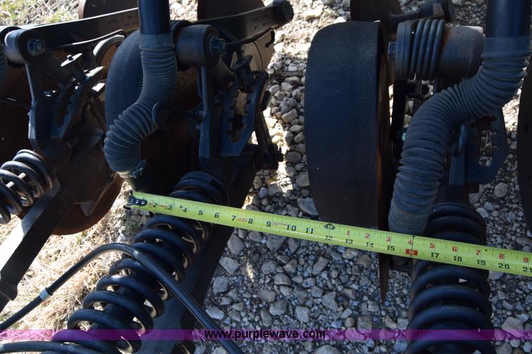 image for item K4422 John Deere 1560 grain drill