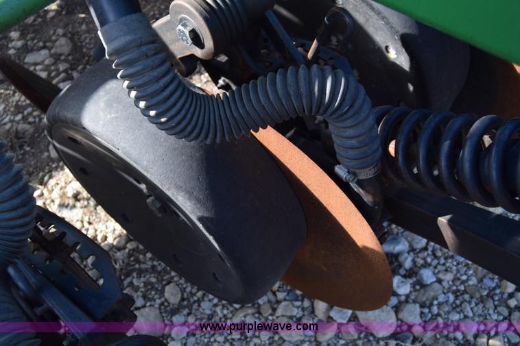 image for item K4422 John Deere 1560 grain drill