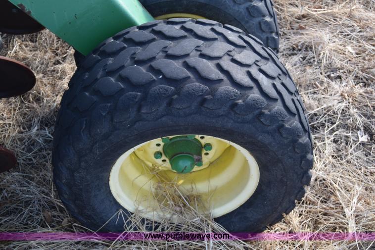 image for item K4422 John Deere 1560 grain drill