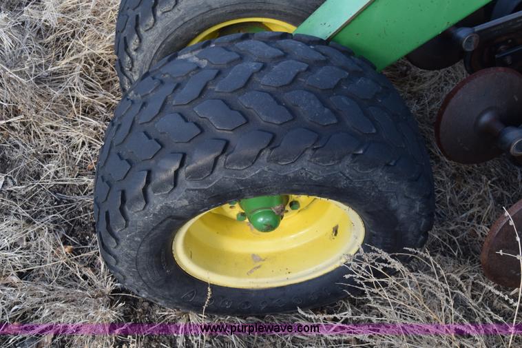 image for item K4422 John Deere 1560 grain drill