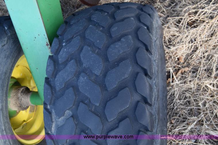 image for item K4422 John Deere 1560 grain drill