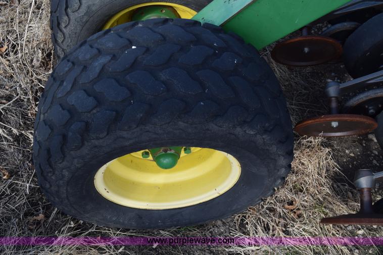 image for item K4422 John Deere 1560 grain drill