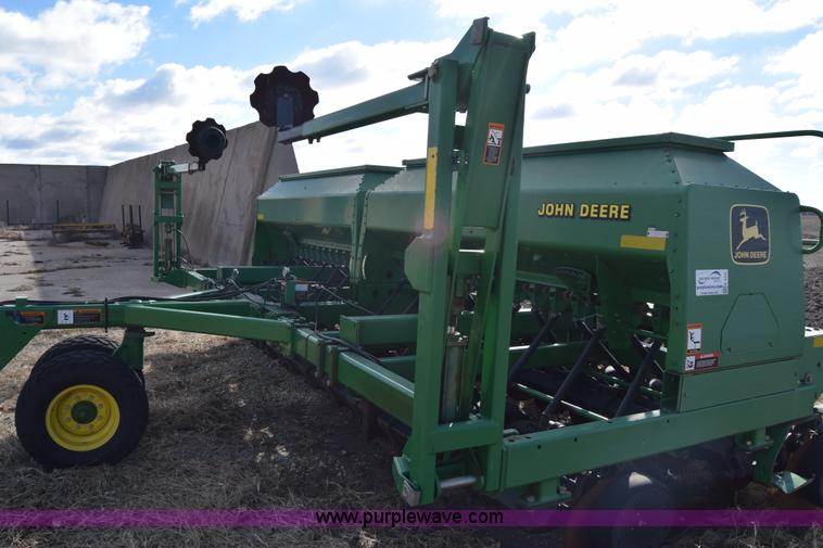 image for item K4422 John Deere 1560 grain drill