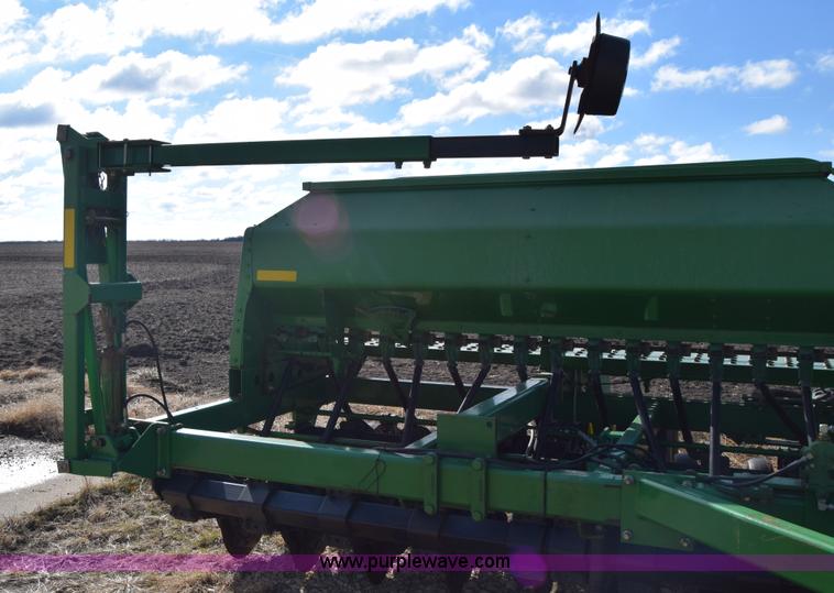image for item K4422 John Deere 1560 grain drill