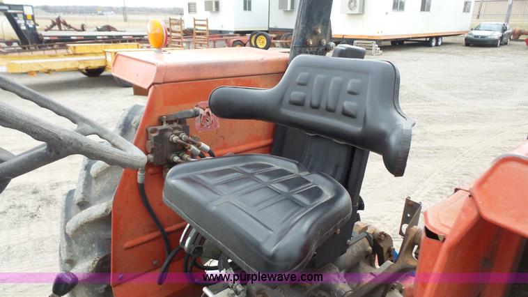 image for item K5066 Massey Ferguson 261 tractor