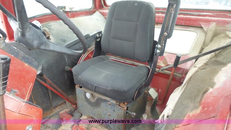 image for item K5069 1975 International 966 tractor