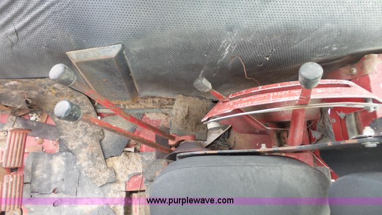 image for item K5069 1975 International 966 tractor