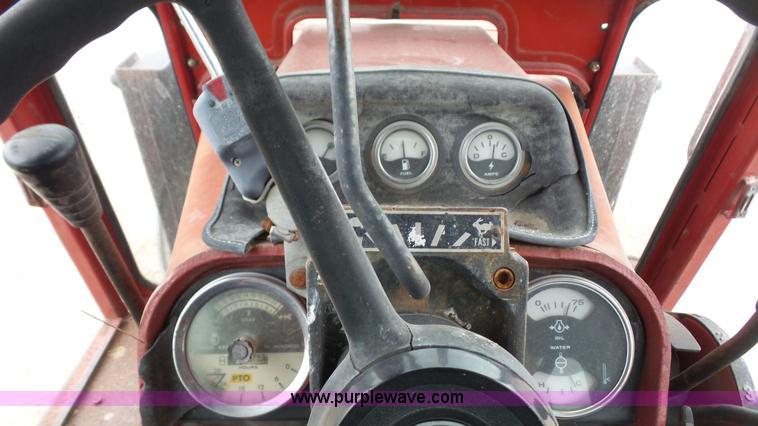 image for item K5069 1975 International 966 tractor