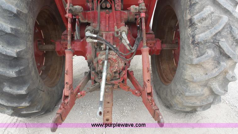 image for item K5069 1975 International 966 tractor