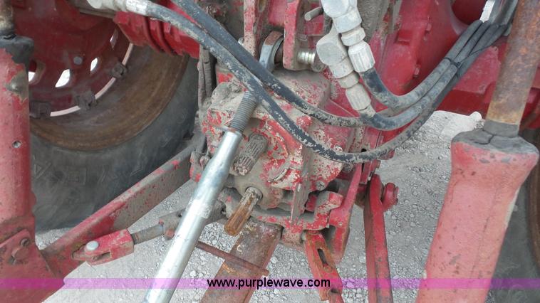 image for item K5069 1975 International 966 tractor