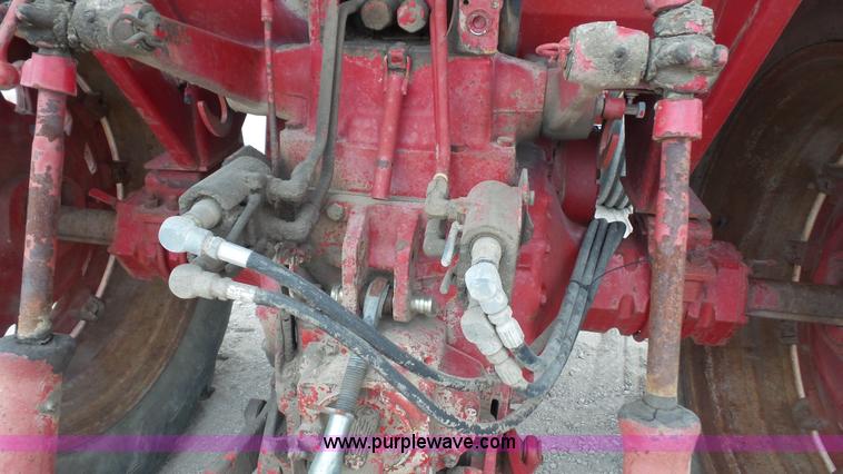image for item K5069 1975 International 966 tractor