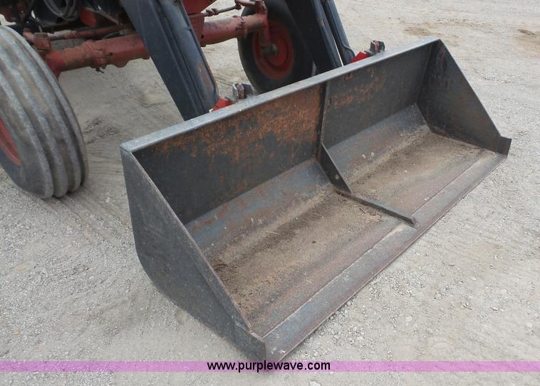 image for item K5069 1975 International 966 tractor