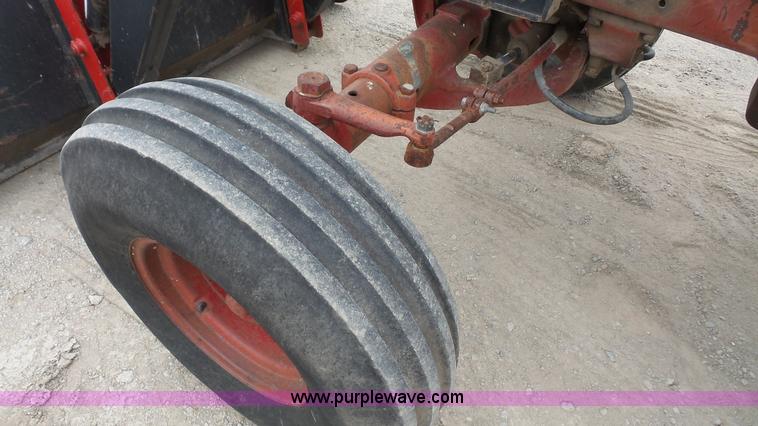 image for item K5069 1975 International 966 tractor