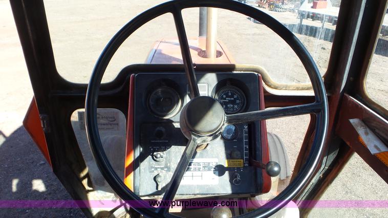 image for item K6942 1977 Allis Chalmers 7060 tractor