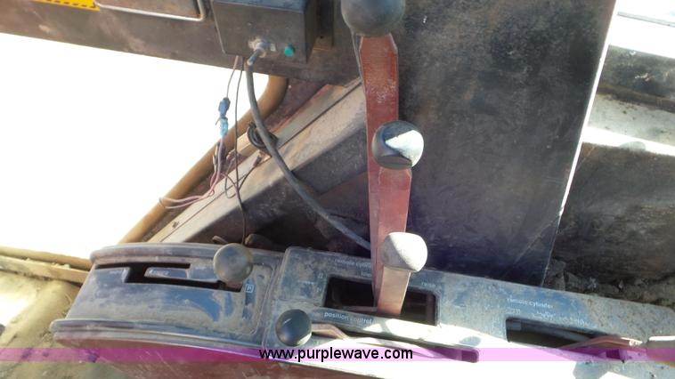 image for item K6942 1977 Allis Chalmers 7060 tractor