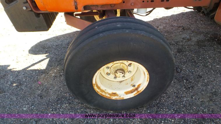 image for item K6942 1977 Allis Chalmers 7060 tractor