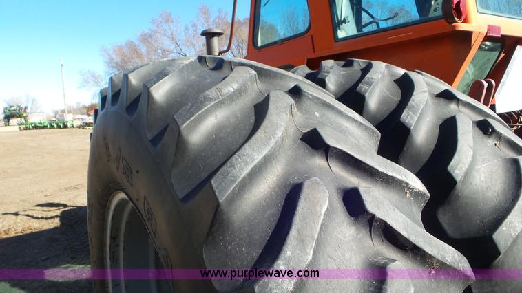 image for item K6942 1977 Allis Chalmers 7060 tractor