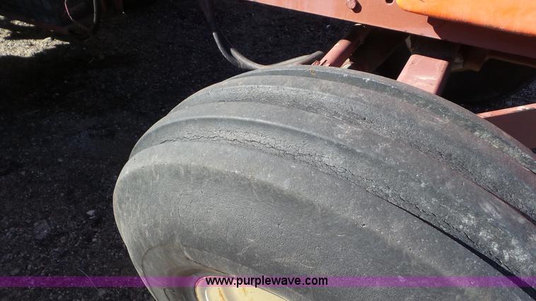 image for item K6942 1977 Allis Chalmers 7060 tractor