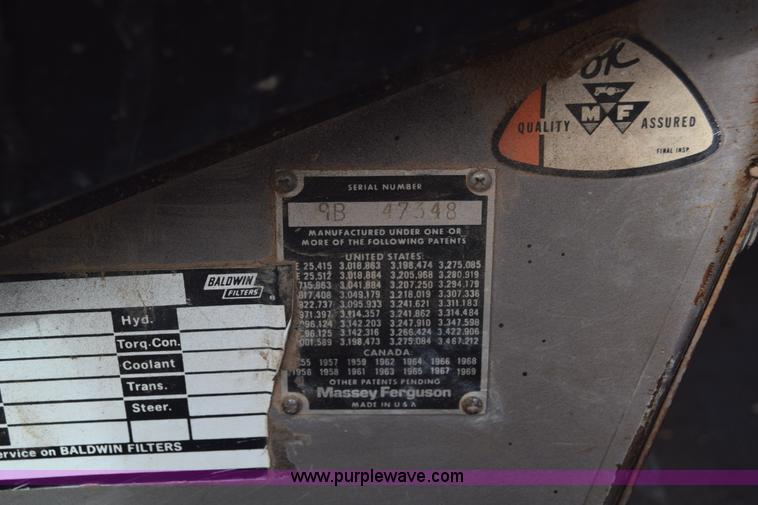 image for item K8511 Massey-Ferguson 1085 tractor