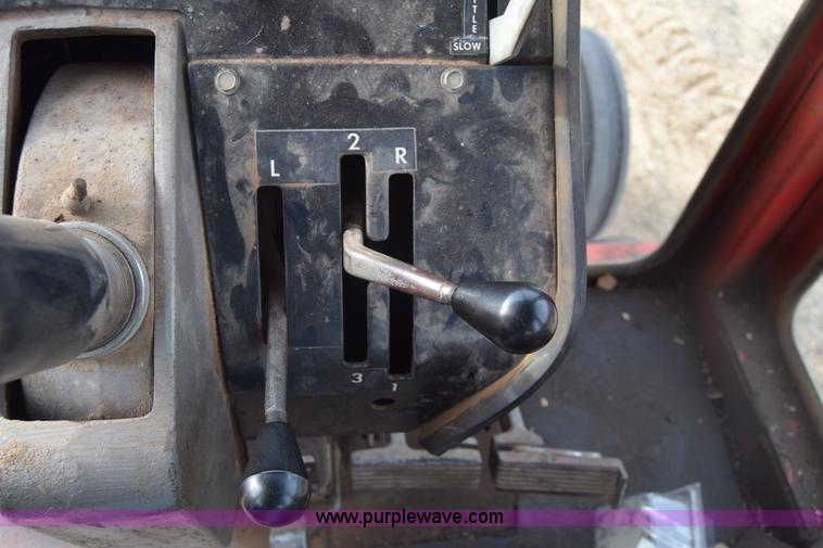 image for item K8511 Massey-Ferguson 1085 tractor