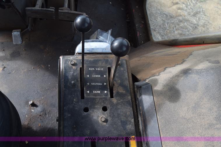 image for item K8511 Massey-Ferguson 1085 tractor