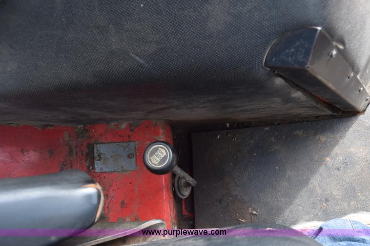 image for item K8511 Massey-Ferguson 1085 tractor