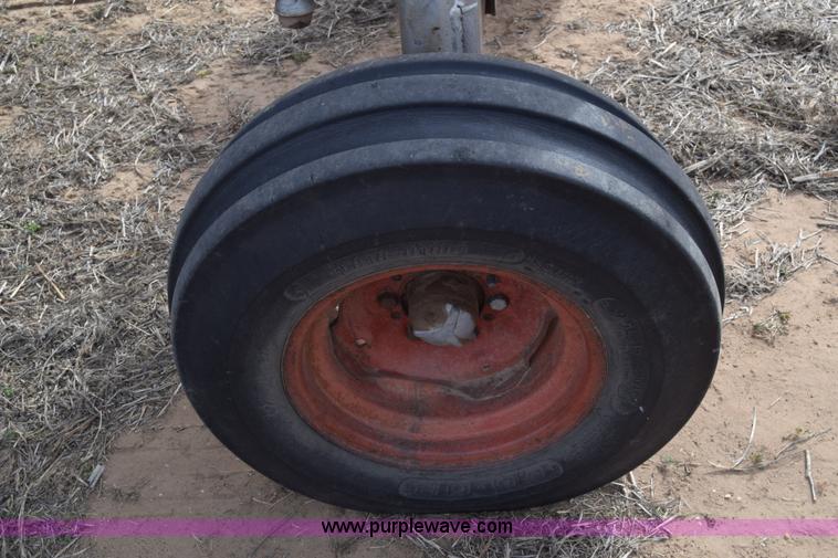 image for item K8511 Massey-Ferguson 1085 tractor