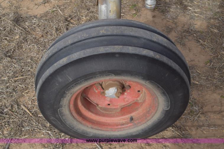 image for item K8511 Massey-Ferguson 1085 tractor