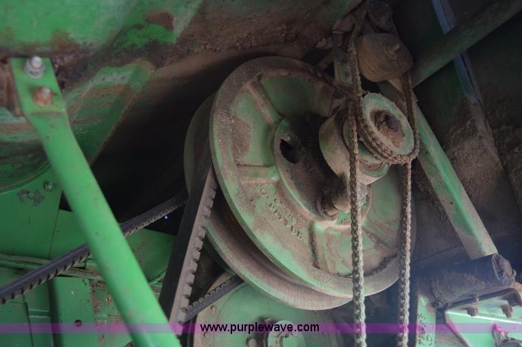 image for item K8545 John Deere 6600 combine