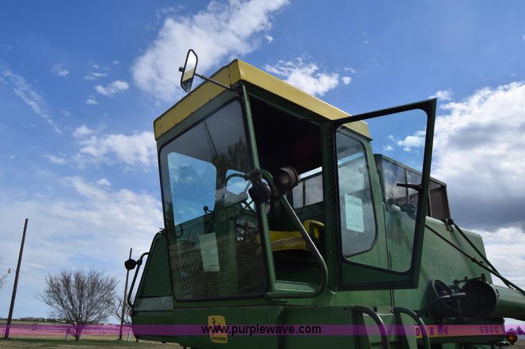 image for item K8545 John Deere 6600 combine